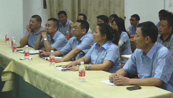 2013年11月17日正睿咨詢金濤老師對企業中高層培訓《高校組織打造》現場 2013年11月17日正睿咨詢金濤老師對企業中高層培訓《高校組織打造》現場