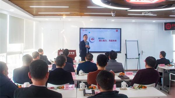 廣東正睿企業管理研究院副院長龐金森老師致辭 廣東正睿企業管理研究院副院長龐金森老師致辭