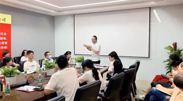 正睿咨詢集團福建分公司總經理胡亦涵老師致辭 正睿咨詢集團福建分公司總經理胡亦涵老師致辭