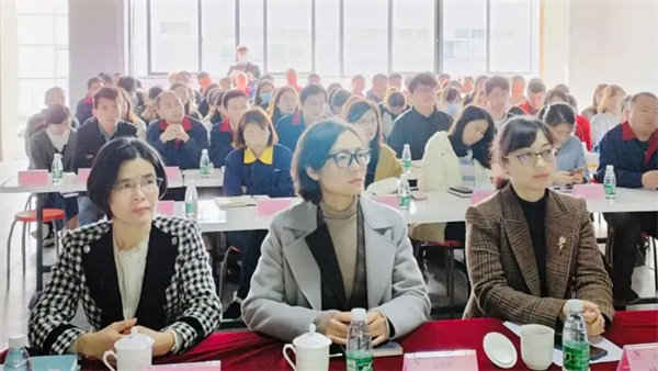 源生園管理升級(jí)項(xiàng)目總結(jié)報(bào)告現(xiàn)場(chǎng) 源生園管理升級(jí)項(xiàng)目總結(jié)報(bào)告現(xiàn)場(chǎng)