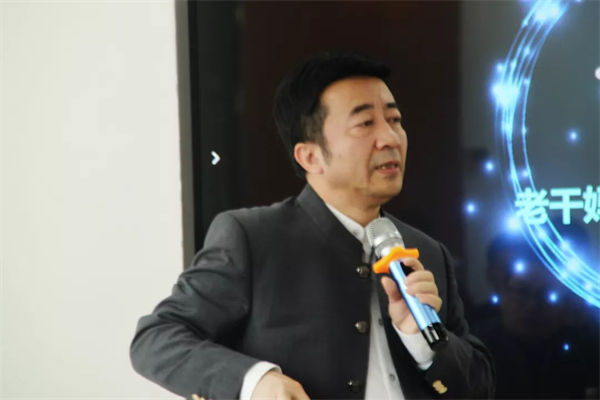 正睿商學院院長王棡 正睿商學院院長王棡