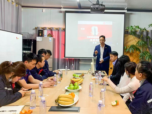 廣東正睿企業管理研究院主任肖鋒老師致辭 廣東正睿企業管理研究院主任肖鋒老師致辭