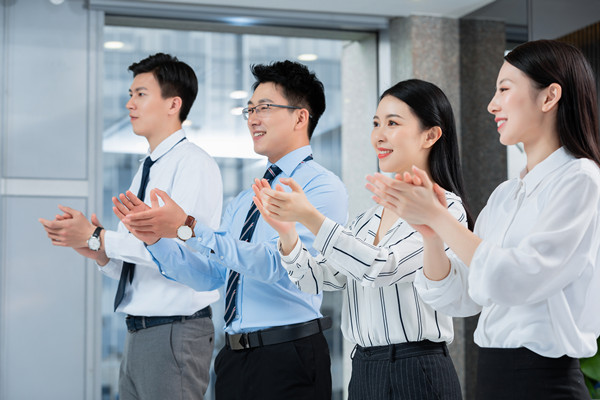 目標設定與追蹤：明確目標，確?？冃н_成