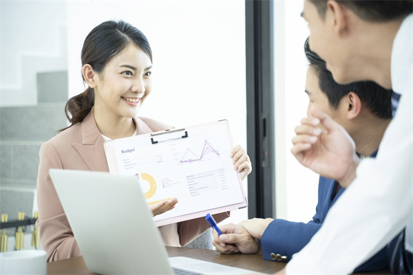 績效評估與反饋：客觀評估，持續改進