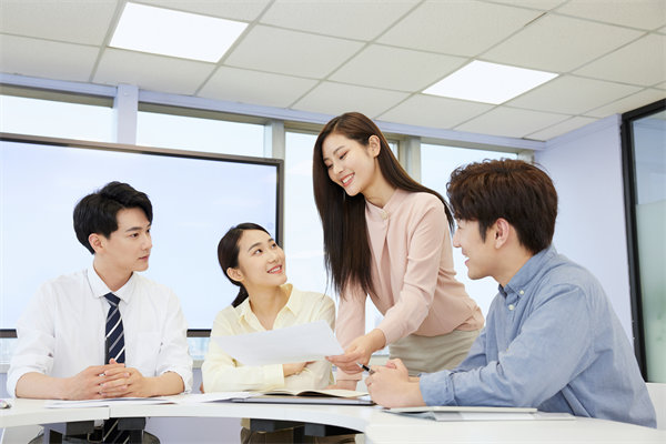 員工溝通與協調:提升團隊協作效率的關鍵 員工溝通與協調:提升團隊協作效率的關鍵