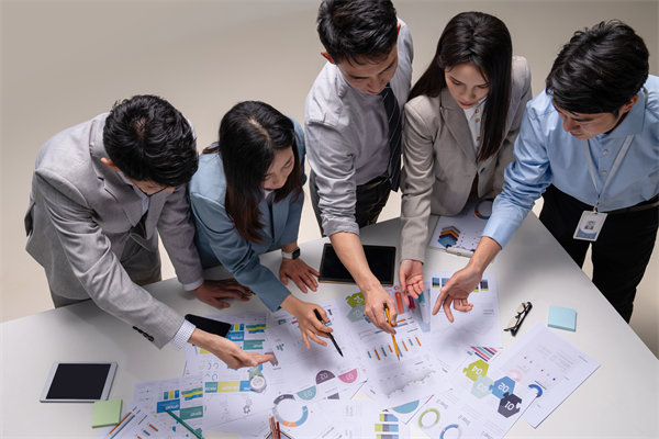 制定精準(zhǔn)經(jīng)營計(jì)劃，引領(lǐng)企業(yè)穩(wěn)健發(fā)展，實(shí)現(xiàn)長遠(yuǎn)目標(biāo)