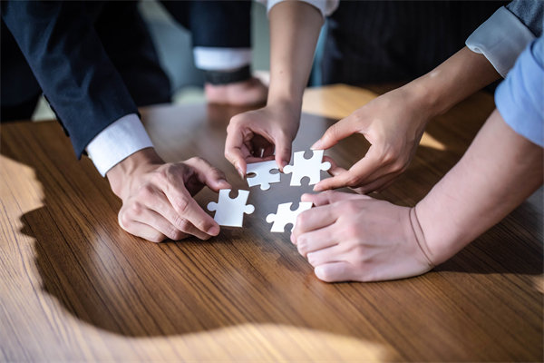 聚焦年度經(jīng)營計(jì)劃實(shí)施，強(qiáng)化內(nèi)部管理，提升運(yùn)營效率