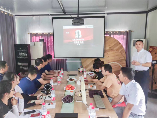 廣東正睿企業(yè)管理研究院副院長龐金森老師致辭 廣東正睿企業(yè)管理研究院副院長龐金森老師致辭