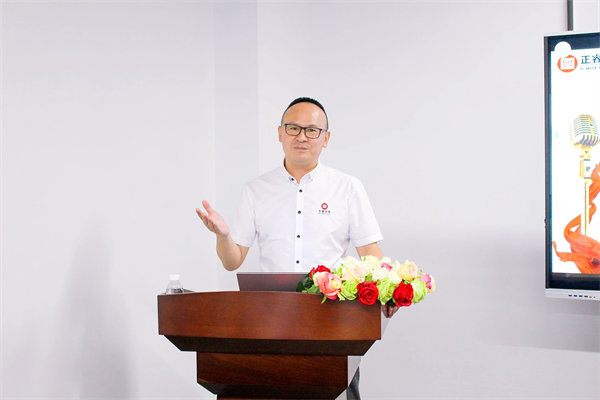 正睿福建公司總經理胡亦涵老師致辭 正睿福建公司總經理胡亦涵老師致辭