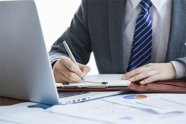 如何實施360度績效評估,確保反饋全面且客觀? 如何實施360度績效評估,確保反饋全面且客觀?