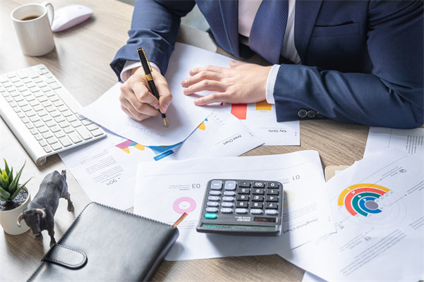 利用大數據與AI優化績效管理流程,提升決策效率! 利用大數據與AI優化績效管理流程,提升決策效率!