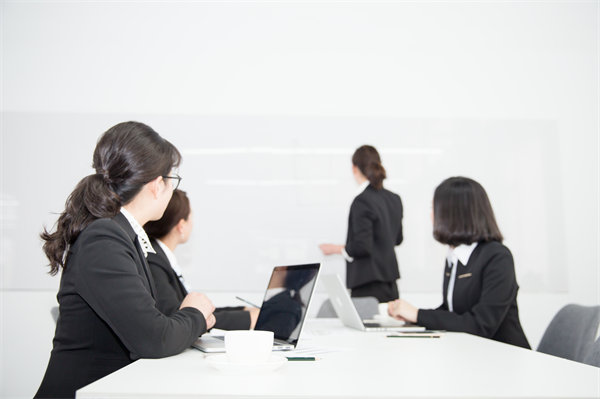 成本削減與效益增長，咨詢如何找到最佳平衡點？