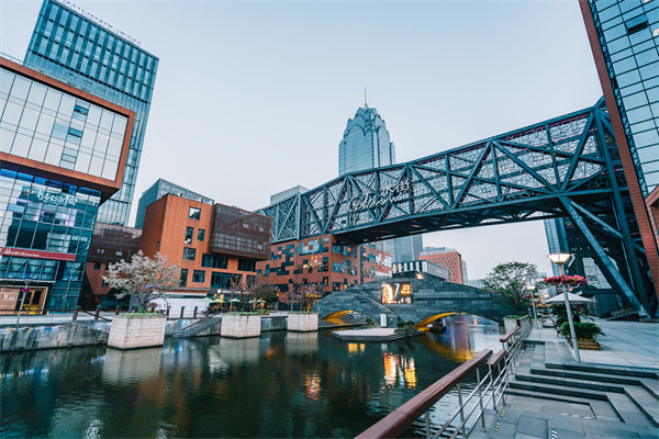 管理咨詢?nèi)绾沃幉ㄆ髽I(yè)制定科學的戰(zhàn)略規(guī)劃？