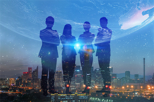 在全球化競爭下，企業應如何優化組織規劃策略？