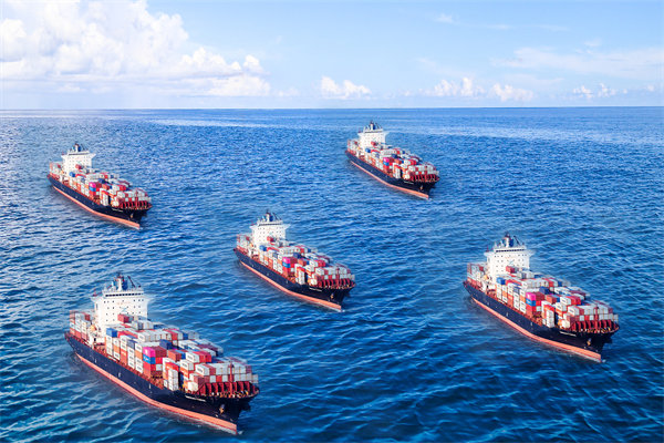 在全球化競爭下，企業應如何優化組織規劃策略？