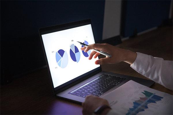 00后吐槽公司無效加班被開除，企業(yè)戰(zhàn)略有何感悟？