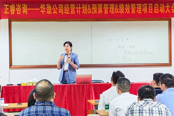 華勁機械常務副總賴曉春女士 華勁機械常務副總賴曉春女士