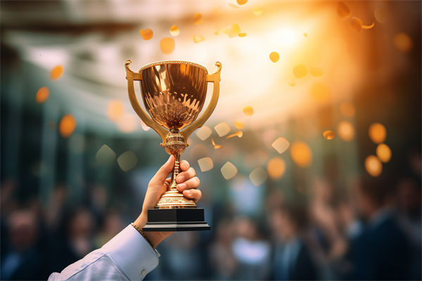 薪酬管理中，如何考慮員工個人發展，實現長期激勵？