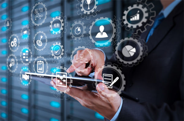 集團管控過程中，如何確保信息的準確傳遞與共享？