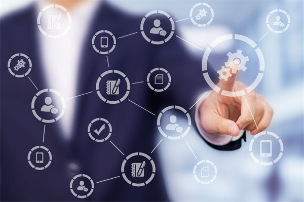 集團管控過程中，如何確保信息的準確傳遞與共享？