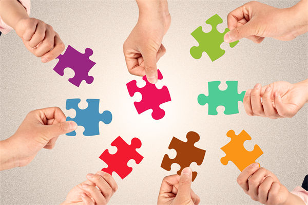 集團管控中，如何建立有效的內(nèi)部溝通機制以促進協(xié)同？