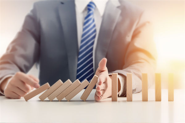 風(fēng)險(xiǎn)評(píng)估與應(yīng)對(duì)：組織規(guī)劃中如何預(yù)見并減輕潛在問題？