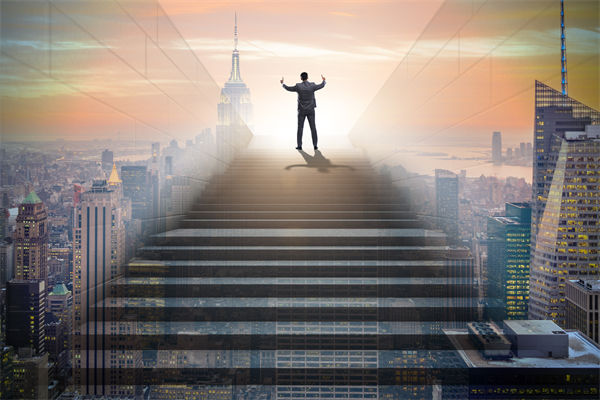 在年度經(jīng)營計劃中，如何設(shè)定既實際又挑戰(zhàn)性的目標？