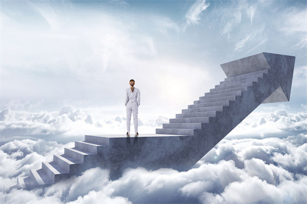 在年度經(jīng)營計劃中，如何設(shè)定既實際又挑戰(zhàn)性的目標？