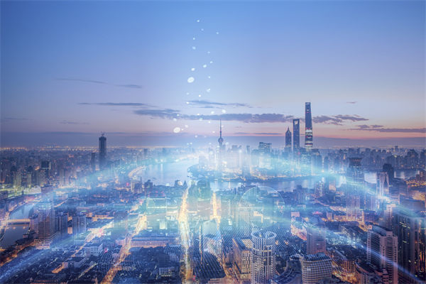 在全球化背景下，企業如何構建競爭優勢的戰略框架？