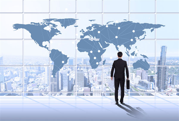 績效咨詢過程中，如何確保咨詢方案的落地實施？