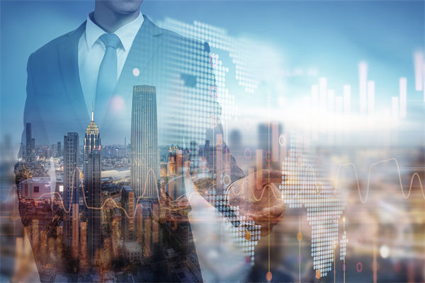 如何在資源有限的情況下，優化企業戰略管理以實現目標？