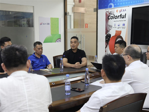 杰聯董事長兼總經理歐鎮堅先生 杰聯董事長兼總經理歐鎮堅先生