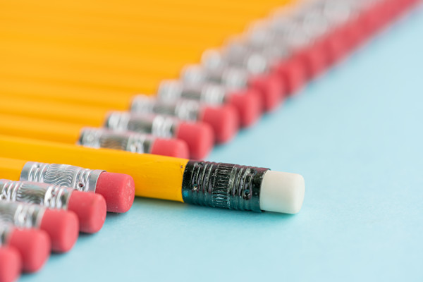 如何通過創新策略提升品牌影響力和市場占有率？