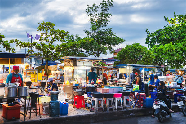 今年擴(kuò)消費(fèi)怎么干？各大企業(yè)如何根據(jù)政策發(fā)力？