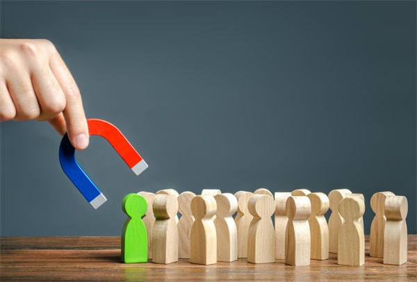 行業薪酬競爭激烈，企業怎樣優化薪酬吸引頂尖人才？