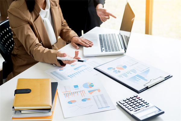 薪酬與市場(chǎng)脫節(jié)，員工抱怨不斷，如何對(duì)標(biāo)市場(chǎng)調(diào)薪？