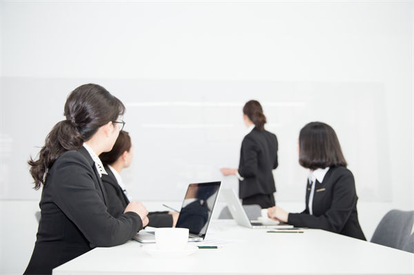 員工培訓無效、成長慢，人力資源管理怎樣定制高效方案？