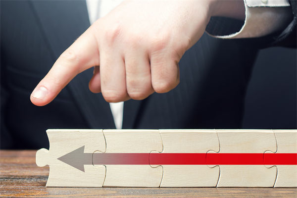 戰(zhàn)略執(zhí)行層層衰減，集團(tuán)管控如何確保目標(biāo)精準(zhǔn)落地？