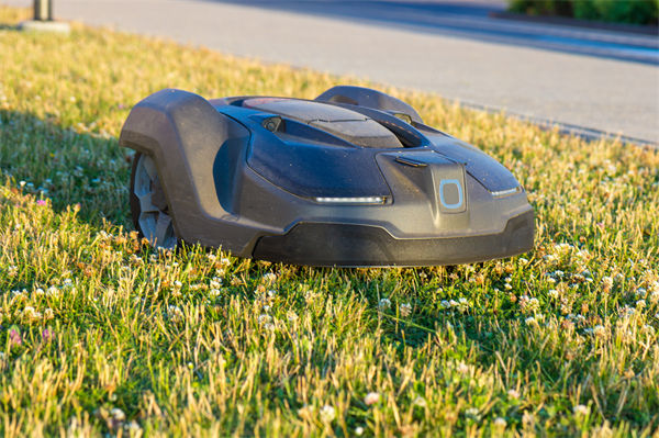 國(guó)產(chǎn)割草機(jī)器人走俏海外，企業(yè)數(shù)字化有何啟示？