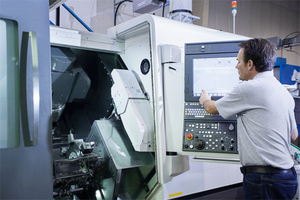 精益管理在提升產品質量方面有哪些具體策略和方法？